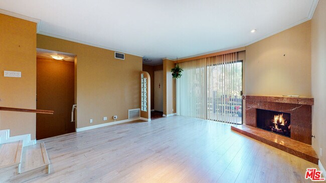 Foto del edificio - 21821 Burbank Blvd