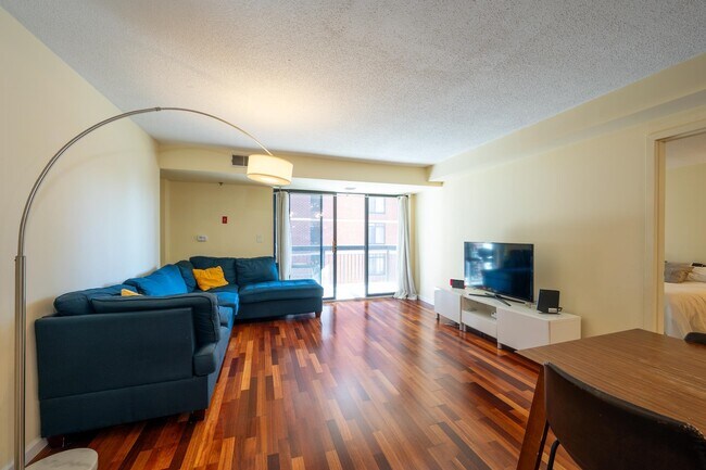Foto del edificio - 700 1st St