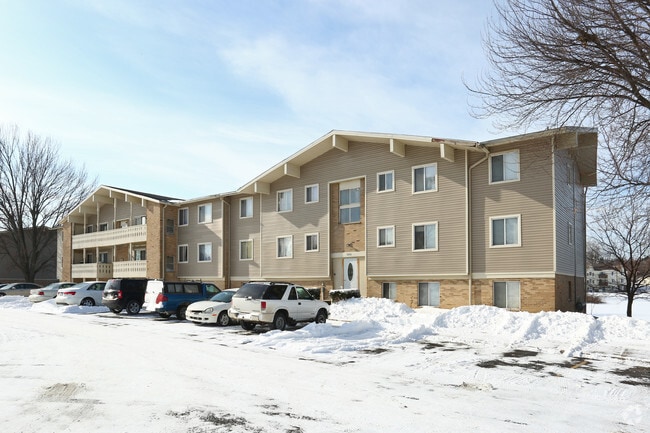 Primary Photo - Lakeview Apartments