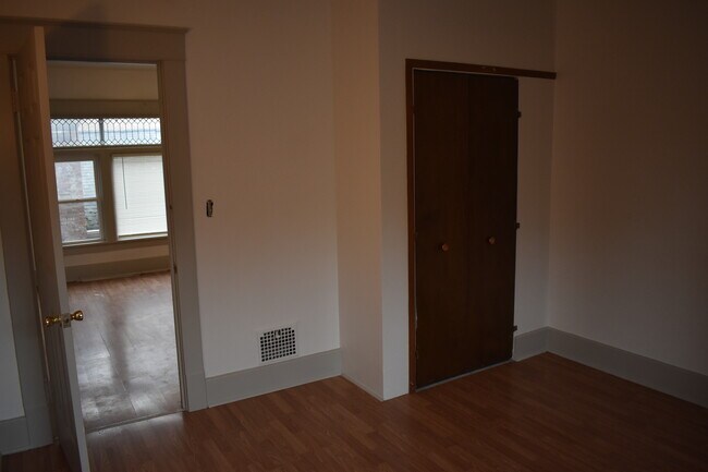 Foto del edificio - 547 W 5th St
