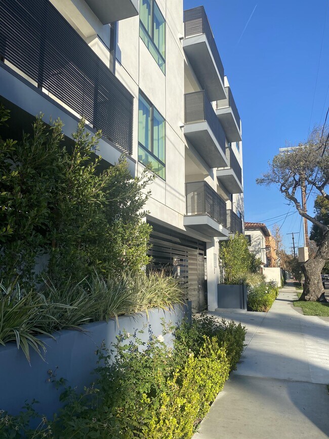 Building Photo - 10737 Hortense St