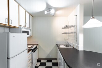 1BA, 1BR - 550 SF - Century Towers Apartments