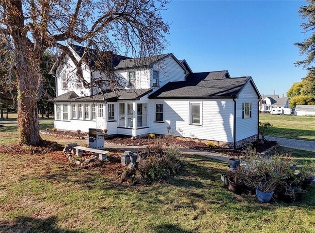 Building Photo - 956 Manitou Rd