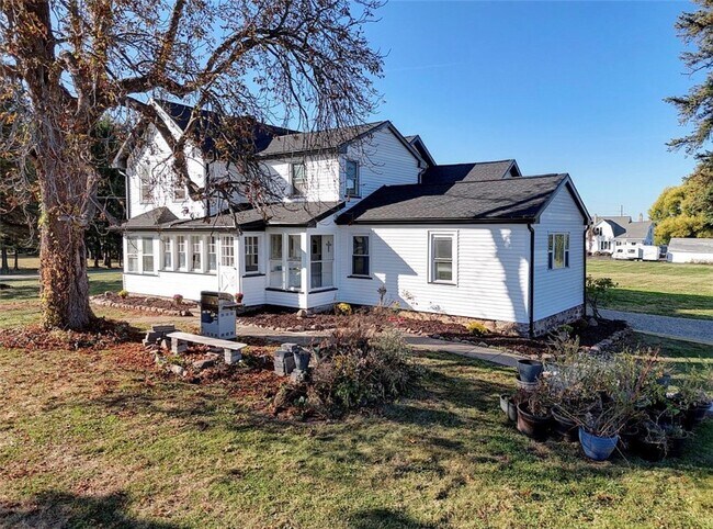 Foto del edificio - 958 Manitou Rd