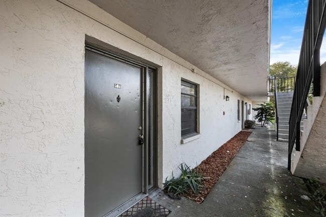 Building Photo - 2122 Bradford St