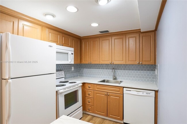 Building Photo - 3025 Mary St