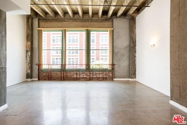 Building Photo - 711 S Olive St