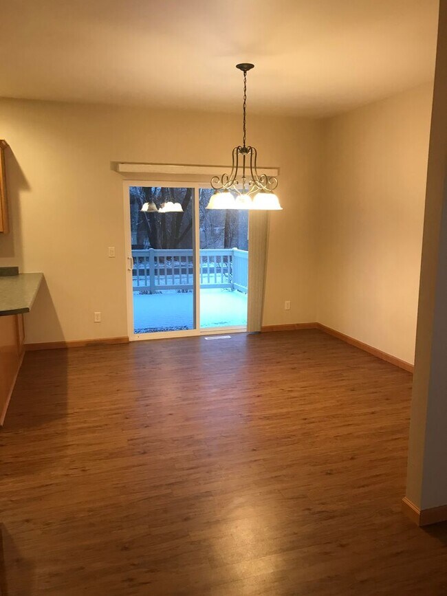 Foto del edificio - 2100 River Point Ct