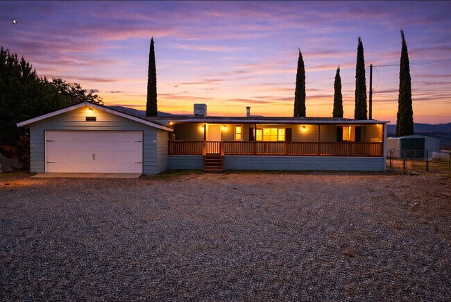 Foto del edificio - 121 Larch Ct