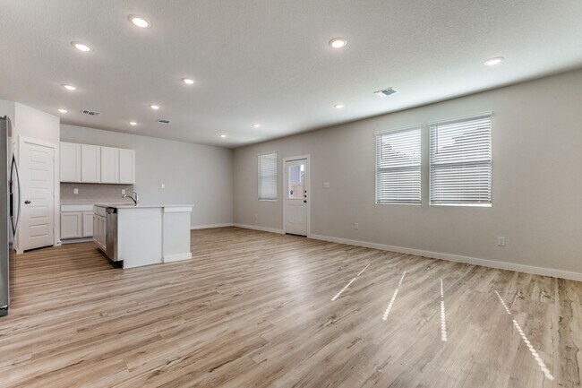 Foto del edificio - CONTEMPORARY 4-BEDROOM HOME IN ALAMO RANCH