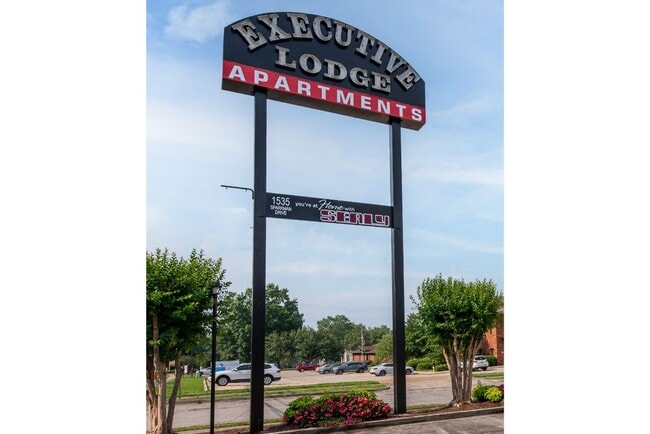 Building Photo - Executive Lodge