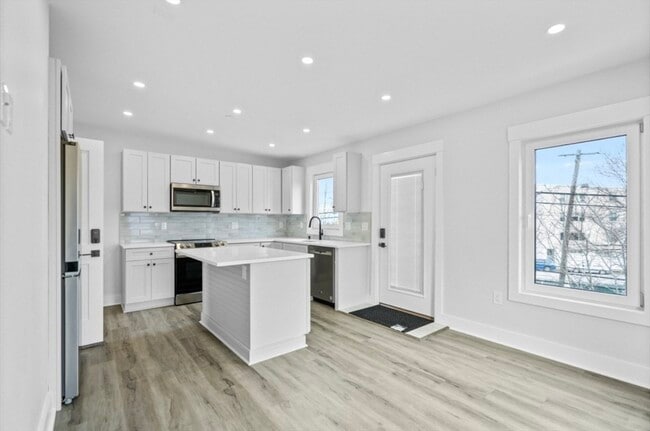 Building Photo - 6 Garfield Ave