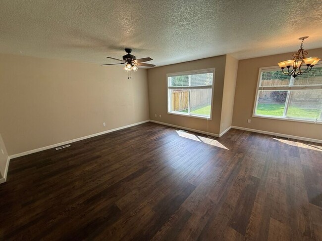 Building Photo - 3911 Pringle Creek Ct SE