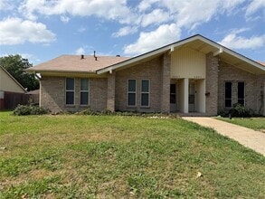 Building Photo - 2007 Santa Anna Dr