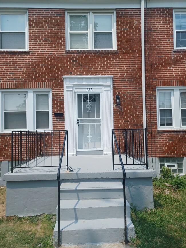 Building Photo - 1646 Heathfield Rd