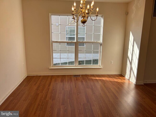 Building Photo - 6821 Hollow Glen Ct
