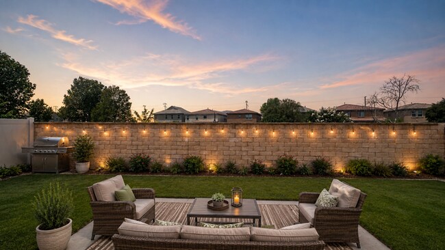 Foto del edificio - Stunning 4-Bed, 2.5-Bath Home with Outdoor Oasis in Riverside