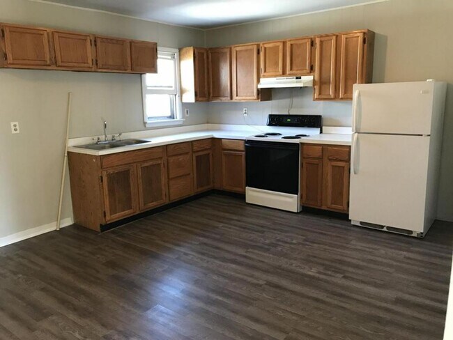 Building Photo - 17 E Louther St