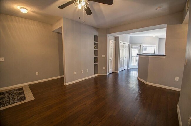 Foto del edificio - 2320 Gracy Farms Ln