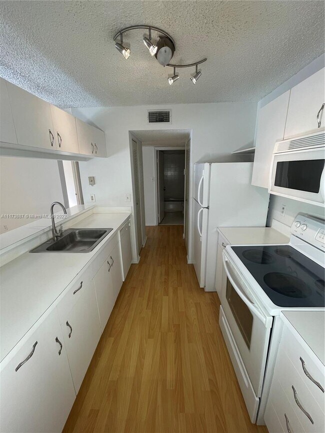 Foto del edificio - 10451 SW 157th Pl