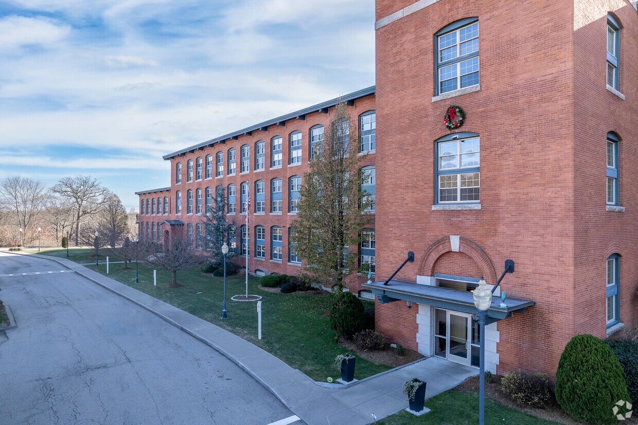 High Rocks Condominiums Apartments in North Smithfield, RI