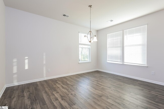 Building Photo - 581 Hillpark Ln