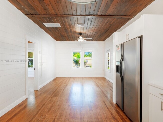 Foto del edificio - 229 SW 3rd Pl