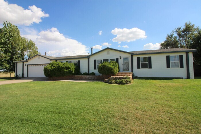 Primary Photo - 120 E Cherry