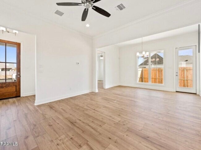 Foto del edificio - 128 Oak Village Dr