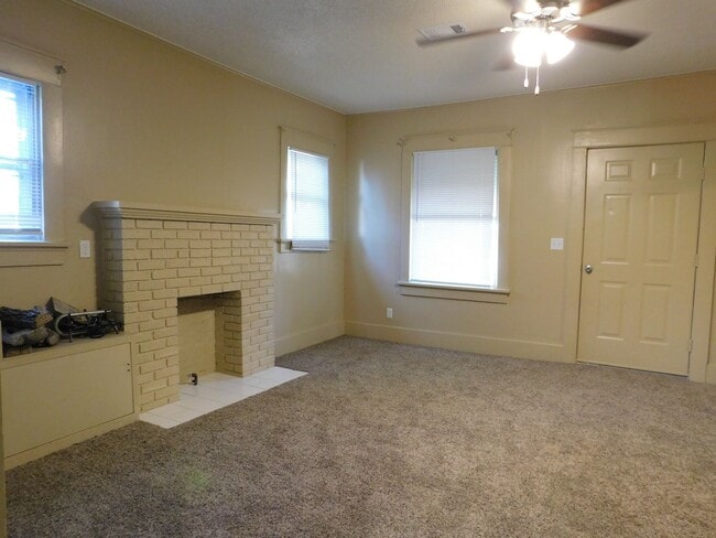 Building Photo - 3 bedroom 1 bath home Fort Smith