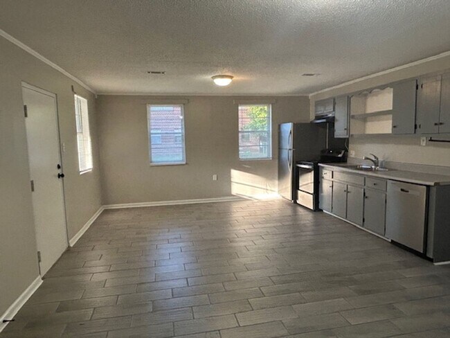 Foto del edificio - Call Property Manager Tonia Rollins at (50...
