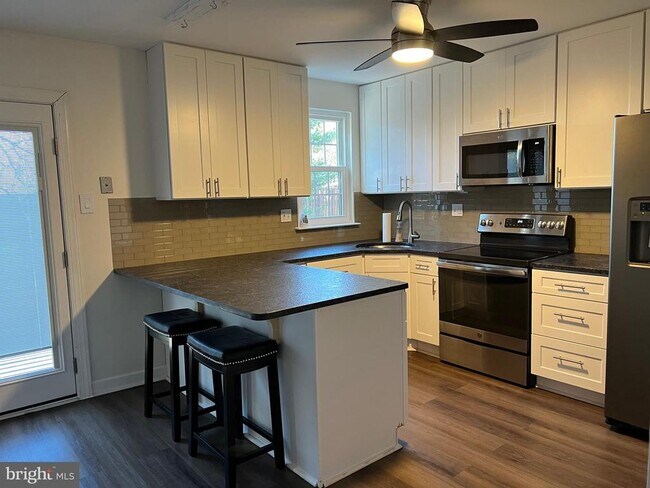 Building Photo - 301 McKean Ct