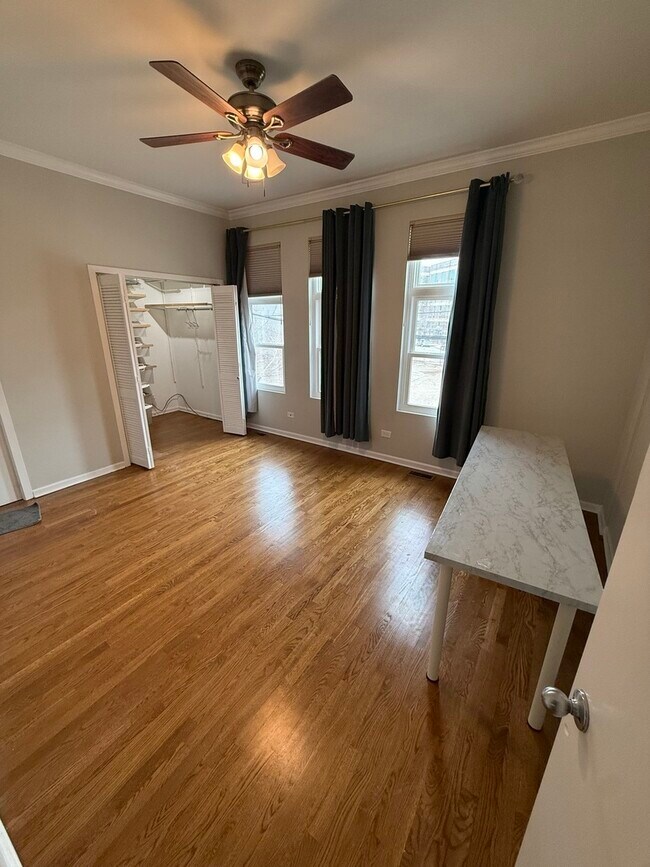 Foto del edificio - 2318 W Bloomingdale Ave