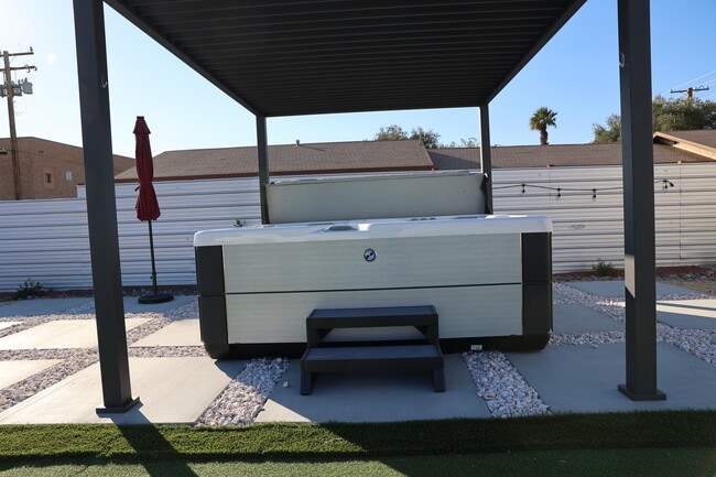 Building Photo - 13826 Caliente Dr