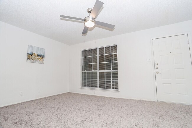 Building Photo - Big Rock