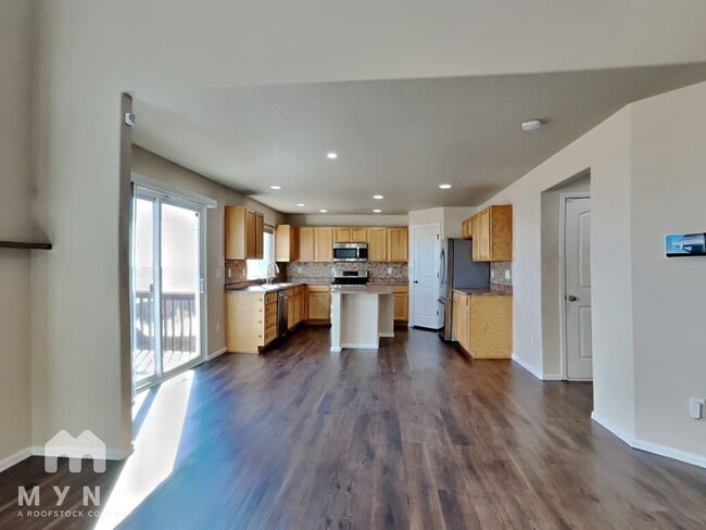 Building Photo - 6365 San Mateo Dr