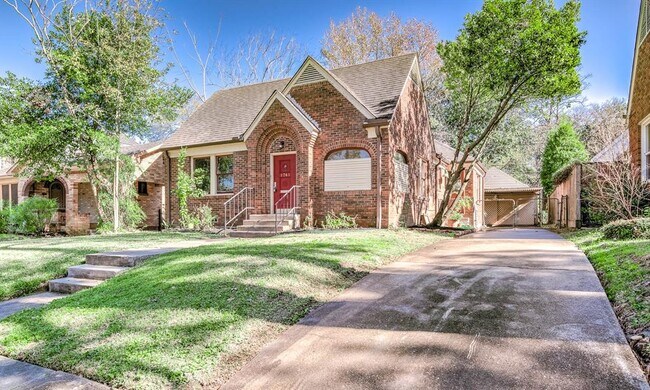 Building Photo - 1741 Idylwood Dr