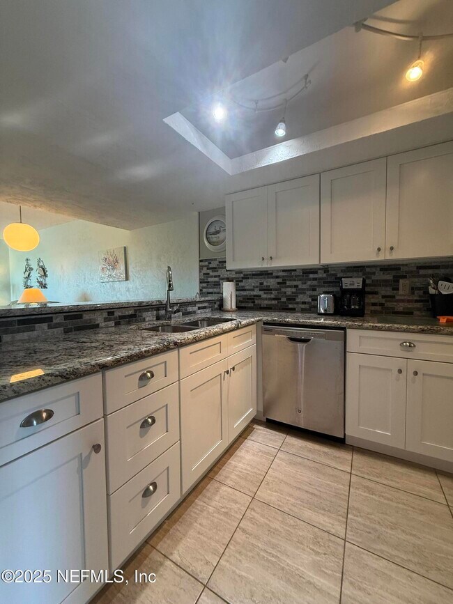 Building Photo - 5650 A1A S
