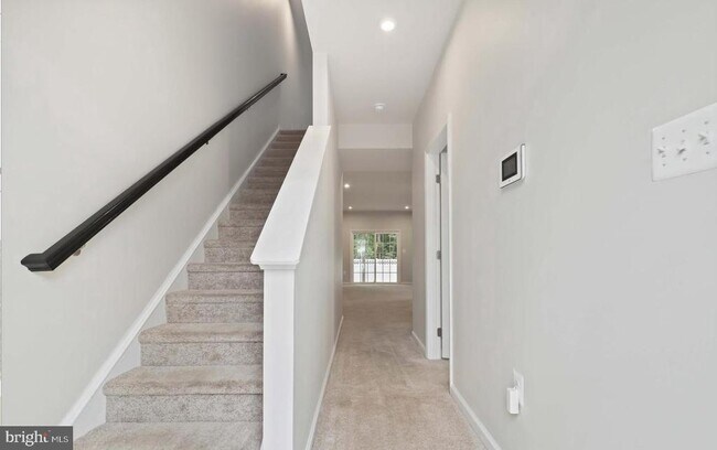 Foto del edificio - 716 River Crest Way