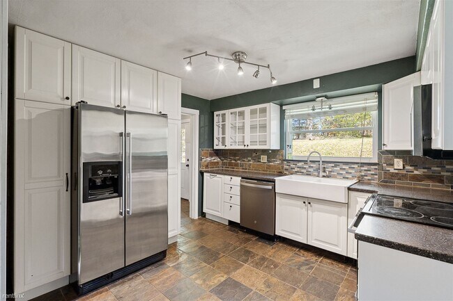 Foto del edificio - 3 br, 1 bath House - 2946 Sunny Drive