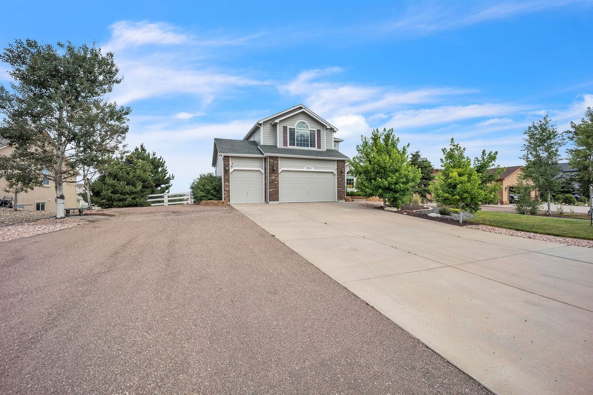 Foto principal - 9811 Carrington Dr