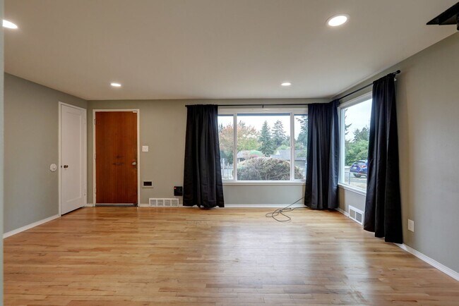 Foto del edificio - 3244 46th Ave SW