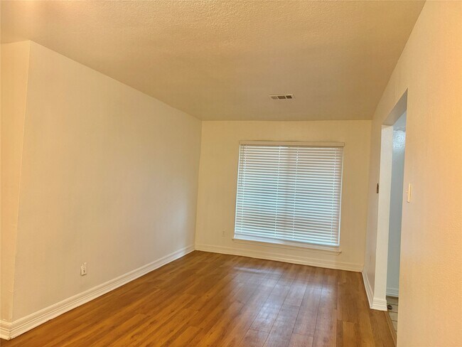 Building Photo - 3602 Brier Gardens Dr