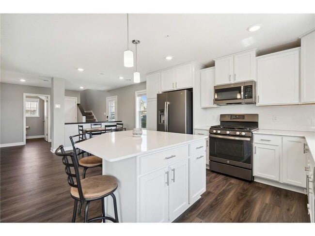 Building Photo - 2128 Ada Dr