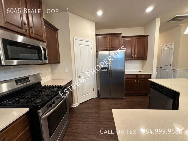 Building Photo - 6045 Beale Loop