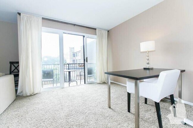 Foto del edificio - Fantastic 3Bed/2.5Ba duplex with natural l...