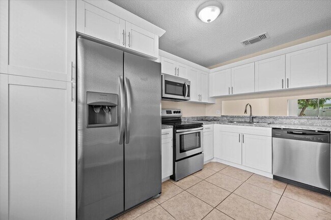 Foto del edificio - 144 Deerfield Ct