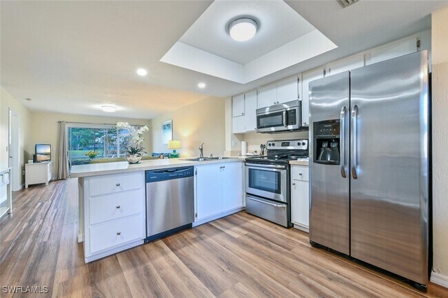 Foto del edificio - 240 Pebble Beach Blvd