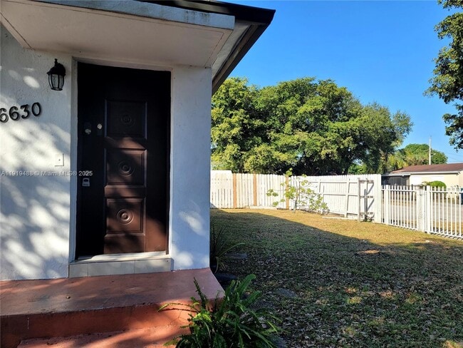 Foto del edificio - 6630 NW 29th Ave