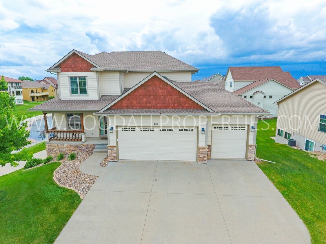 Primary Photo - Gorgeous 3 Bedroom executive home in a pri...